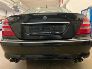 Image 16/20 of Mercedes-Benz E 500 (2002)