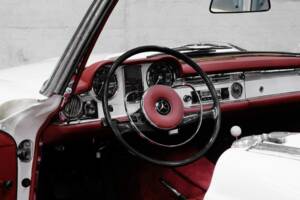 Immagine 18/40 di Mercedes-Benz 230 SL (1966)
