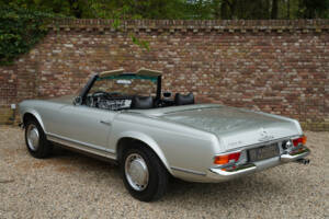 Immagine 2/50 di Mercedes-Benz 280 SL (1969)