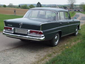 Image 22/31 of Mercedes-Benz 220 SE b (1963)