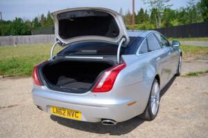 Bild 15/50 von Jaguar XJ 5.0 (2012)