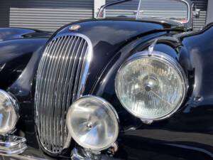 Image 30/37 de Jaguar XK 120 DHC (1954)