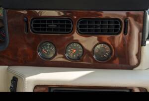 Image 18/26 of Aston Martin Virage Volante (1994)
