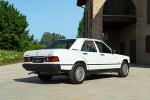 Afbeelding 8/44 van Mercedes-Benz 190 E (1987)