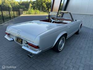 Image 9/27 of Mercedes-Benz 230 SL (1967)
