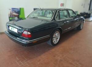 Bild 3/50 von Jaguar XJ 8 Executive (1998)