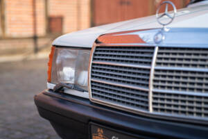 Imagen 4/42 de Mercedes-Benz 190 E (1984)
