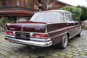 Image 7/18 of Mercedes-Benz 300 SE (1964)