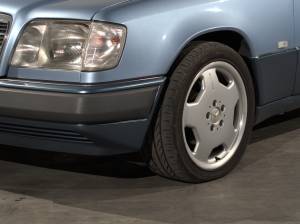 Image 5/30 de Mercedes-Benz 300 CE (1991)