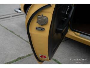 Image 23/50 of Volvo 1800 ES (1972)