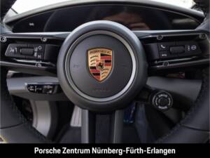 Image 20/36 of Porsche Taycan 4S Sport Turismo (2026)