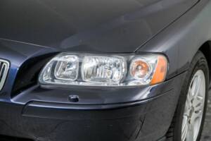 Bild 20/48 von Volvo V 70 2.4 (2006)
