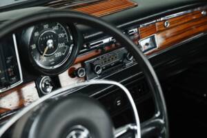 Image 24/48 of Mercedes-Benz 280 SE (1969)