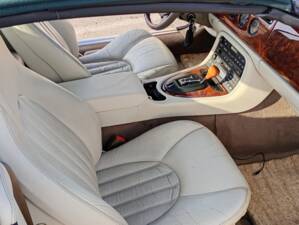 Image 24/39 of Jaguar XK8 4.0 (1998)
