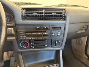 Image 16/17 of BMW M3 (1988)