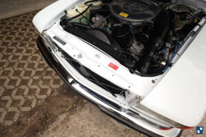 Image 18/85 of Mercedes-Benz 560 SL (1986)