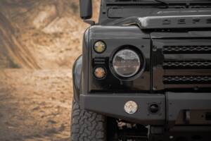 Image 6/41 of Land Rover Defender 110 (1992)