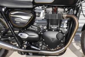 Immagine 7/42 di Triumph Street Twin Bonneville (2021)