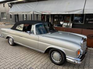 Image 41/60 of Mercedes-Benz 280 SE (1969)
