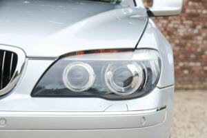 Immagine 7/50 di BMW 750i (2007)