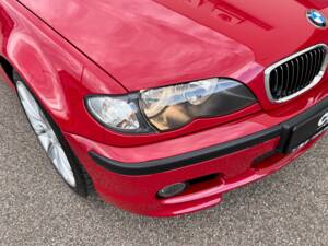 Image 23/57 of BMW 320i (2002)