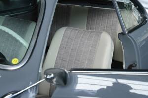 Image 28/50 of Volkswagen Karmann Ghia 1500 (1961)