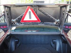 Image 97/137 of Mercedes-Benz 190 E 1.8 Avantgarde &quot;Rosso&quot; (1992)