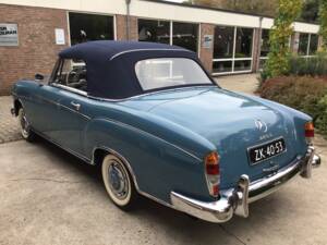 Image 2/32 of Mercedes-Benz 220 S Cabriolet (1958)