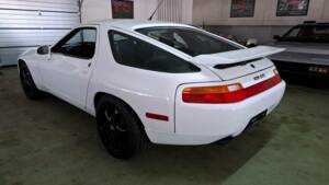 Image 15/39 of Porsche 928 GTS (1995)