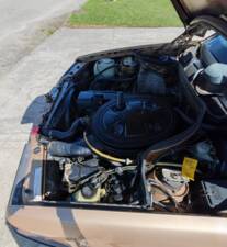 Image 40/42 of Mercedes-Benz 300 CE (1988)
