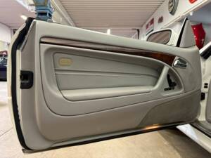 Image 6/17 de Mercedes-Benz SL 500 (1999)