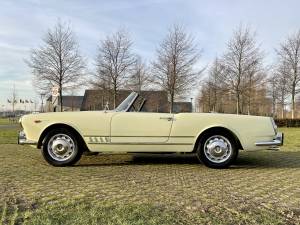 Image 6/33 of Alfa Romeo 2000 Spider (1960)