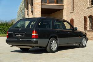 Imagen 7/50 de Mercedes-Benz 200 TE (1993)