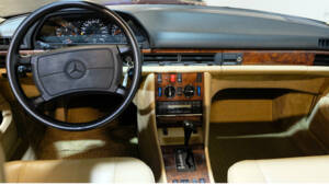 Image 13/23 of Mercedes-Benz 560 SEC (1987)