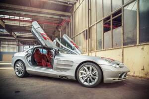 Image 21/61 of Mercedes-Benz SLR McLaren (2004)