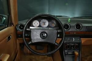 Bild 20/49 von Mercedes-Benz 250 lang (1985)