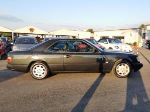 Image 33/36 of Mercedes-Benz 230 CE (1989)