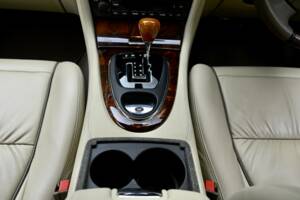 Image 43/50 of Jaguar XJ 8 4.2 (2006)