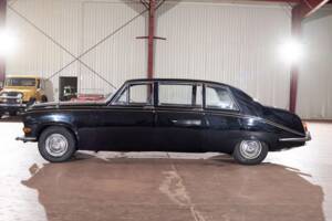 Image 14/70 of Daimler DS 420 (1976)
