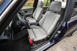 Image 11/82 of BMW 325ix (1989)