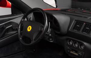 Image 30/37 of Ferrari F 355 F1 GTS (1997)