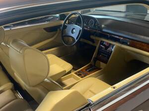 Image 27/63 of Mercedes-Benz 500 SEC (1984)