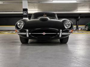 Image 3/8 de Jaguar E-Type (1968)