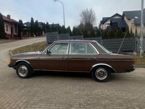 Bild 5/8 von Mercedes-Benz 250 (1980)