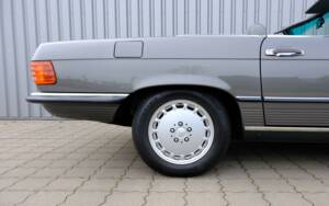 Image 15/97 de Mercedes-Benz 560 SL (1987)