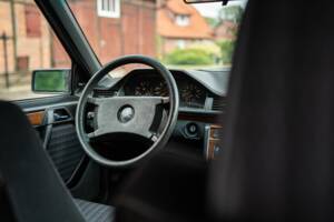 Imagen 32/72 de Mercedes-Benz 250 TD (1991)