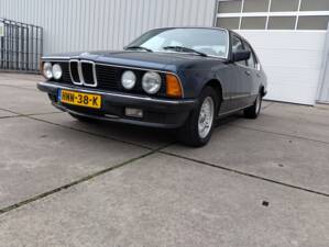 Bild 2/113 von BMW 735i (1986)