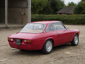 Image 4/49 of Alfa Romeo Giulia 1600 GT Junior (1976)