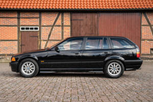 Immagine 11/44 di BMW 328i Touring (1997)