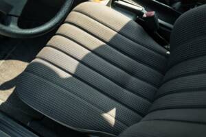 Image 30/45 of Mercedes-Benz 190 E (1987)